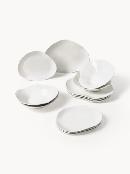 Porcelanowy stół o organicznym kształcie